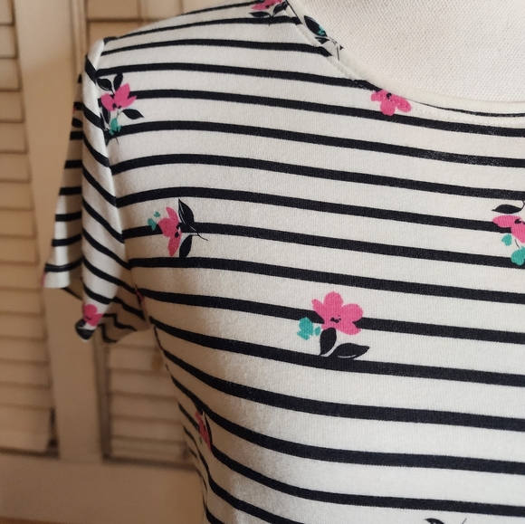 Croft and Barrow Women's Floral Graphic Design T-shirt - Picture 4 of 10